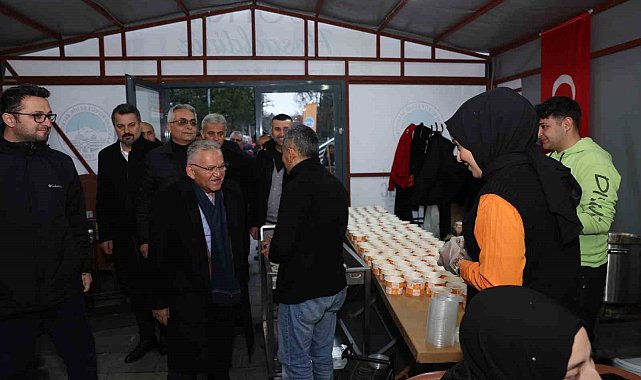 Başkan Büyükkılıç; büyükşehirin iftar sofrasını ziyaret etti
