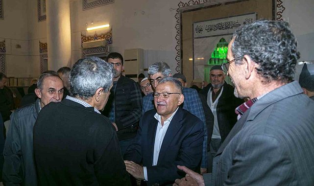 Başkan Büyükkılıç, mahalle mahalle geziyor, vatandaşla kucaklaşıyor