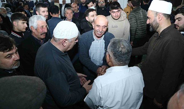 Başkan Büyükkılıç; teravih sonrasında vatandaşla buluştu
