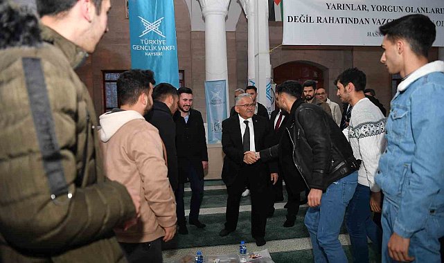 Başkan Büyükkılılç; iftar programında gençlerle, teravihin ardından da vatandaşlarla buluştu