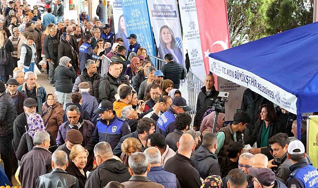 Başkan Çerçioğlu, Atça'da vatandaşlara fide dağıttı