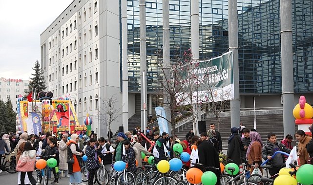 Başkan Çolakbayrakdar, yetimlerin gönlünü fethetti