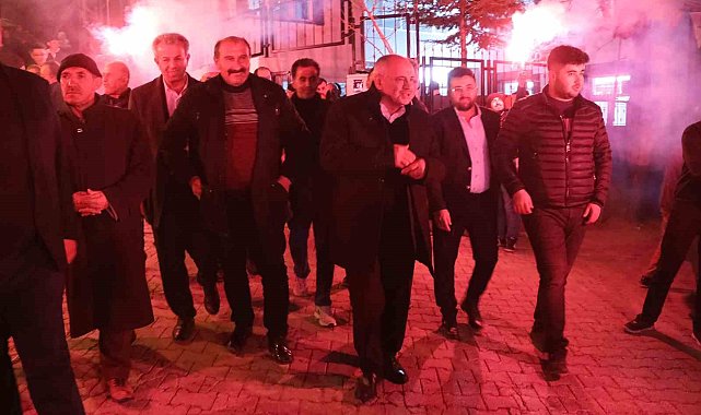Başkan Esat Öztürk mahallelerde coşkuyla karşılanıyor