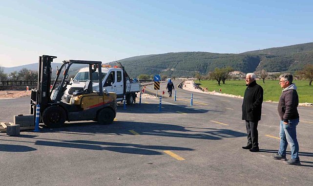 Başkan Gürün Menteşe'de devam eden yol çalışmasını inceledi