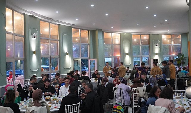 Başkan Mustafa Sadık Kaya belediye personeliyle iftarda bir araya geldi