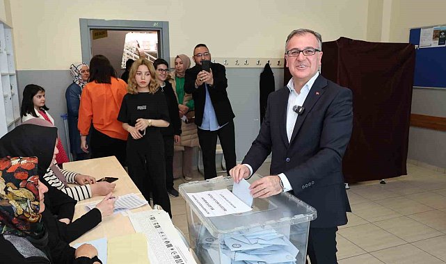 Başkan Özdoğan: "Demokrasi şöleni içerisinde geçen bir seçim gününü yaşıyoruz"