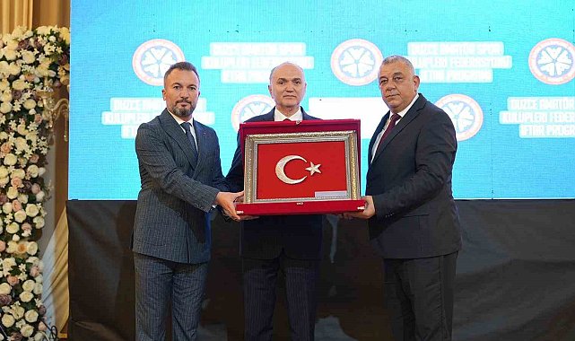 Başkan Özlü'ye spor camiasından plaket