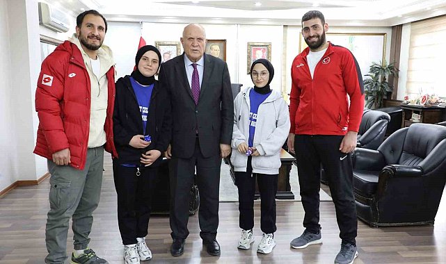 Başkan Pekmezci, demir bilekleri altınla ödüllendirdi