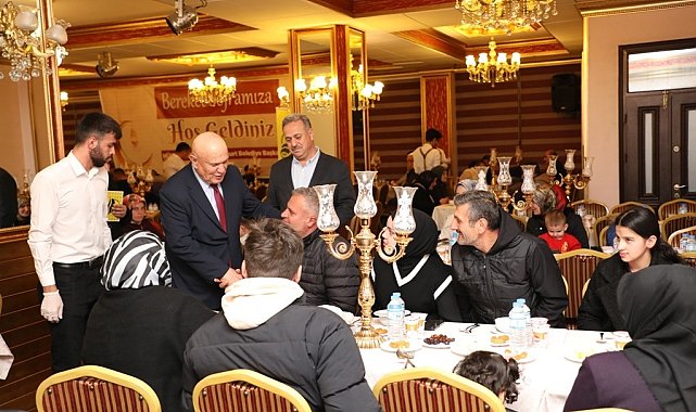 Başkan Pekmezci engelli vatandaşlar ve yetim çocuklarla iftarda bir araya geldi