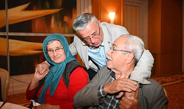 Başkan Topaloğlu'ndan yaşlılara iftar yemeği