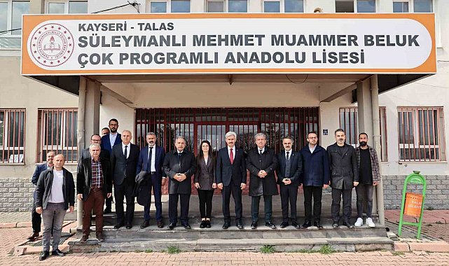 Başkan Yalçın Süleymanlılı öğrencilerin Çanakkale Tiyatrosu'nu izledi