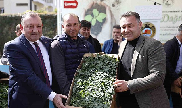 Başkan Yücel'den üreticilere 500 bin ücretsiz fide desteği