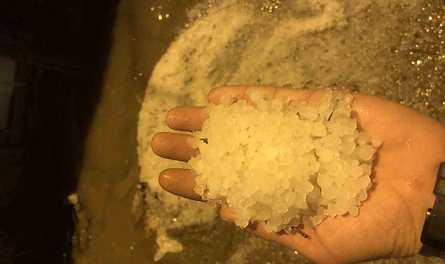 Batman'da şiddetli sağanak ve dolu yağışı etkili oldu