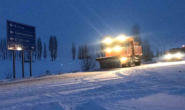 Bayburt'un yüksek kesimlerinde kar yağışı etkili oldu