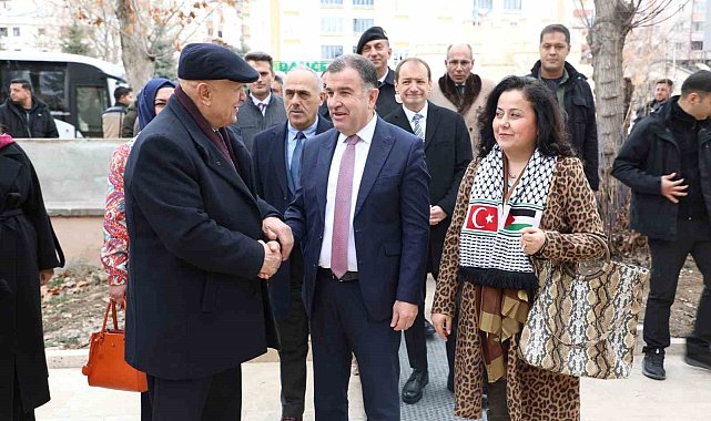 Bayburtlu kadınların el emekleri Filistin'e destek amaçlı satışa sunuldu