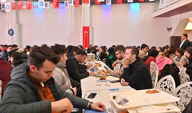Belediye iftar sofrası her gün bin 100 kişiyi ağırlıyor