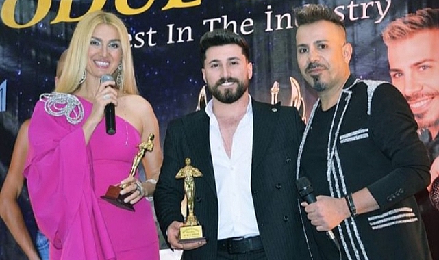 Berke Ersayar Kuaför Sektöründeki Gücünü Sektörün Enleri Ödülüyle Gösterdi