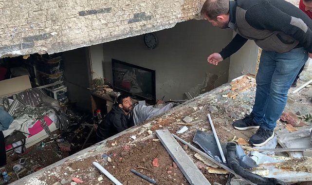 Beşiktaş'ta fren yerine gaza basan kadın sürücü bir kadına çarpıp eve daldı