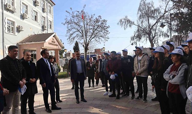 Besnili öğrenciler kültür gezisinde