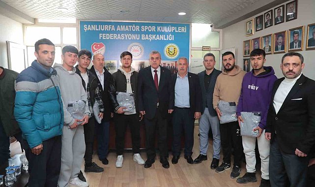 Beyazgül şampiyon futbolcuları tebrik etti