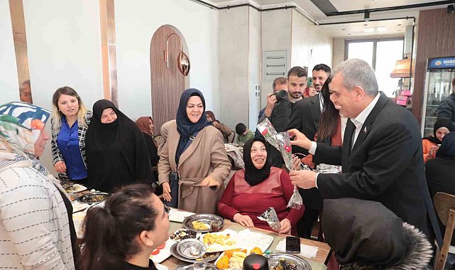 Beyazgül şehit annelerinin kadınlar gününü kutladı