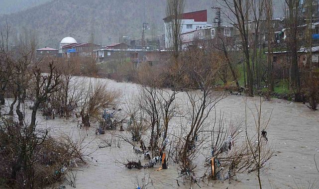 Beytüşşebap'ta şiddetli yağış nedeniyle okullar tatil edildi