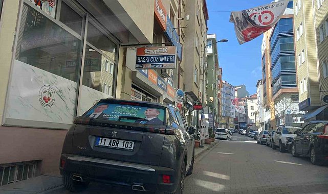 Bilecik'te araçlar kaldırımda, yayalar yolda