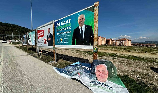 Bilecik'te billboardlara saldırı