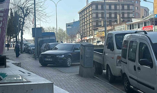 Bilecik&#039;te duyarsız sürücüler yayaları çileden çıkarıyor