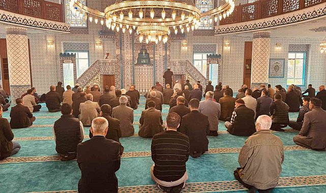Birecik'te yapılan cami külliyesinde ilk namaz kılındı