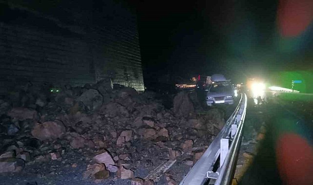 Bitlis'te etkili olan yağış heyelana neden oldu