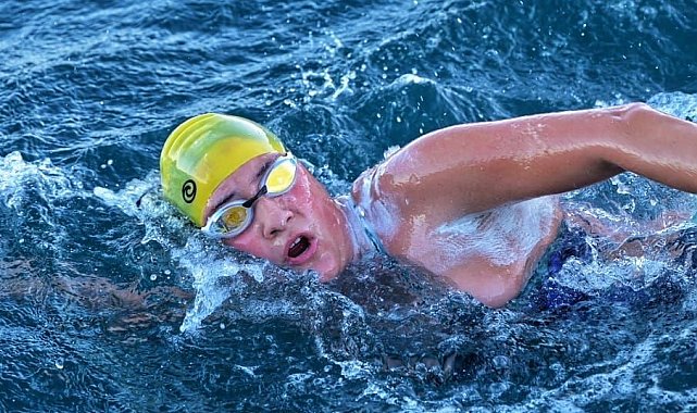 Bodrumlu yüzücü Türkoğlu, karanlık sularda kulaç atıyor
