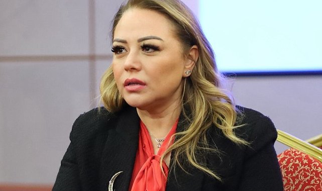 Boğaz ağrısına hatmi çiçeği iyi geliyor