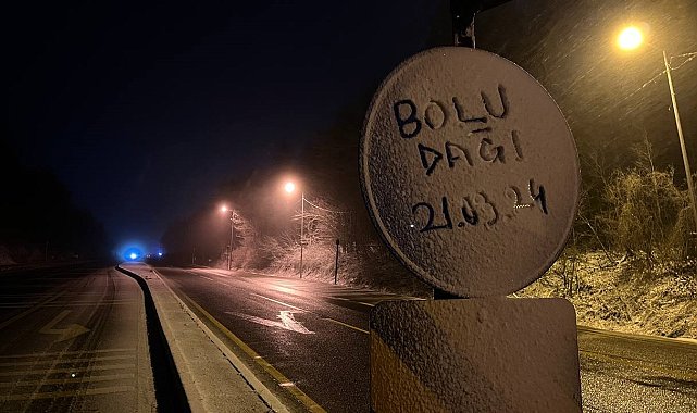 Bolu Dağı geçişinde hafif kar yağışı etkili oluyor