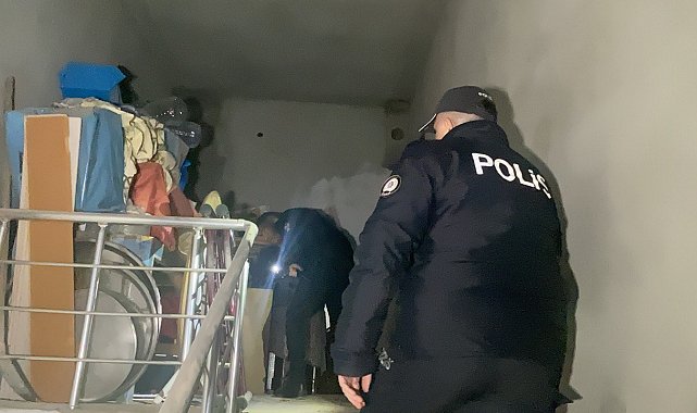 Boş binada yanıp sönen ışıklar korkuttu