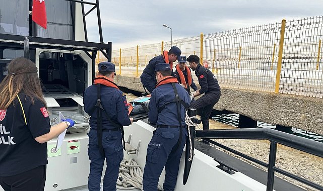 Bozcaada'da rahatsızlanan vatandaş tahliye edildi