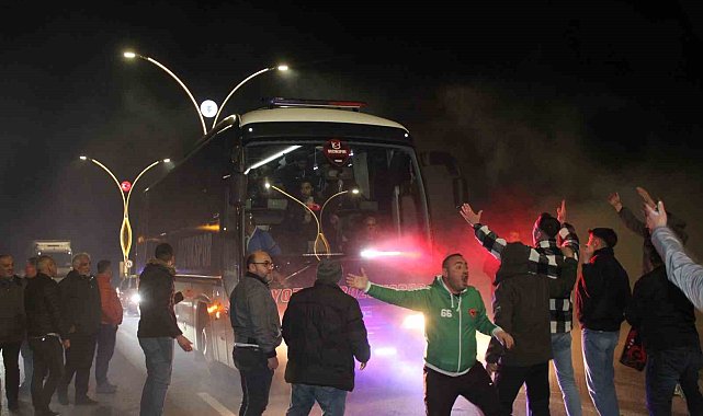 Bozokspor kafilesini taraftarlar şampiyon gibi karşıladı