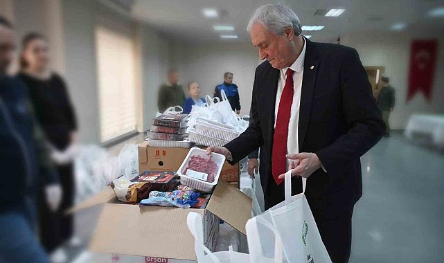 Bozüyük Belediyesi'nden ihtiyaç sahibi ailelere nakdi ve bayram paketi desteği