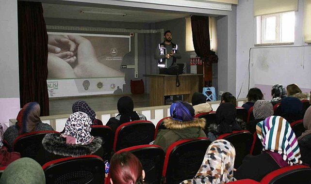 Bozüyük'te narkotik polislerden velilere eğitim semineri