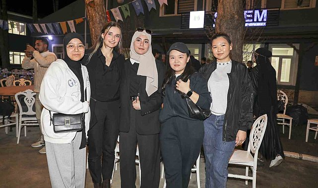 Bu iftarda bin 200 kişi aynı sofrada buluştu