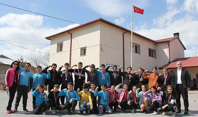 Bu okulun bileği bükülmüyor!