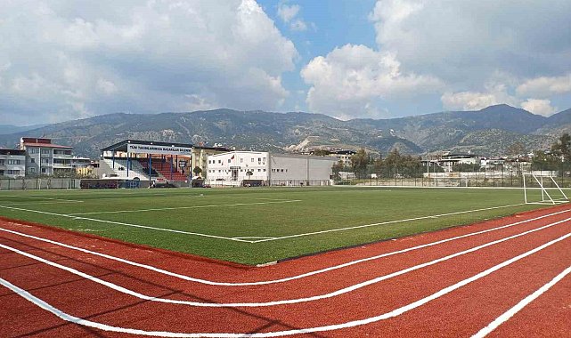 Buharkent Futbol Sahası'nda bakım onarım çalışmaları tamamlandı