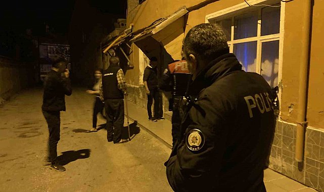 Burdur'da çıkan kavgada bir genç üvey babasını bıçakla yaraladı