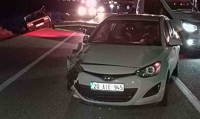 Burdur'da iki otomobil çarpıştı: 3 yaralı