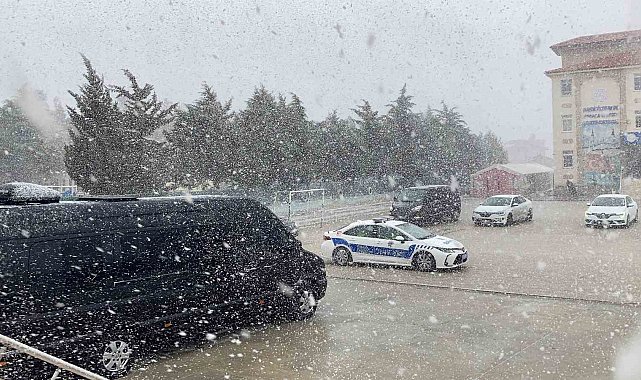 Burdur'da mart ayında lapa lapa kar yağdı