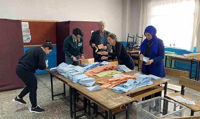 Burdur'da oy sayma işlemi devam ediyor