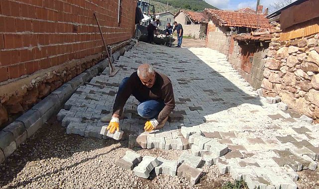 Burhaniye genelinde yol çalışmaları sürüyor