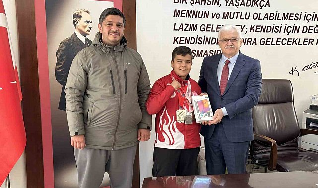 Burhaniye'nin gururundan Başkan Deveciler'e ziyaret
