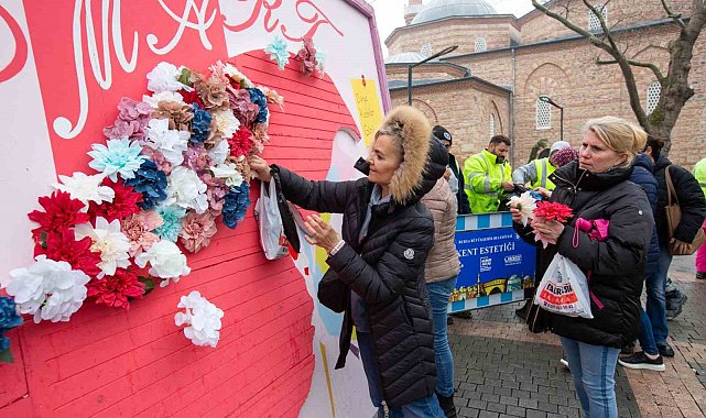 Bursa'da 8 Mart etkinliği: Kent Estetiği ressamları tasarladı, çiçek bahçesine dönüştü