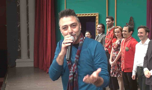 Çağlar İşgören'den Cemil Tugay ve Hamza Dağ'a tiyatroya açık davet